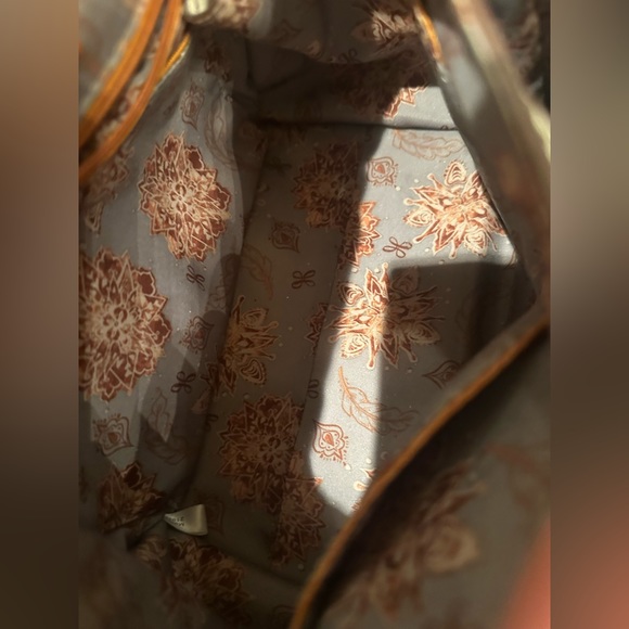 EUC HOBO “Meter” Structured Crossbody Off-White - Picture 13 of 16